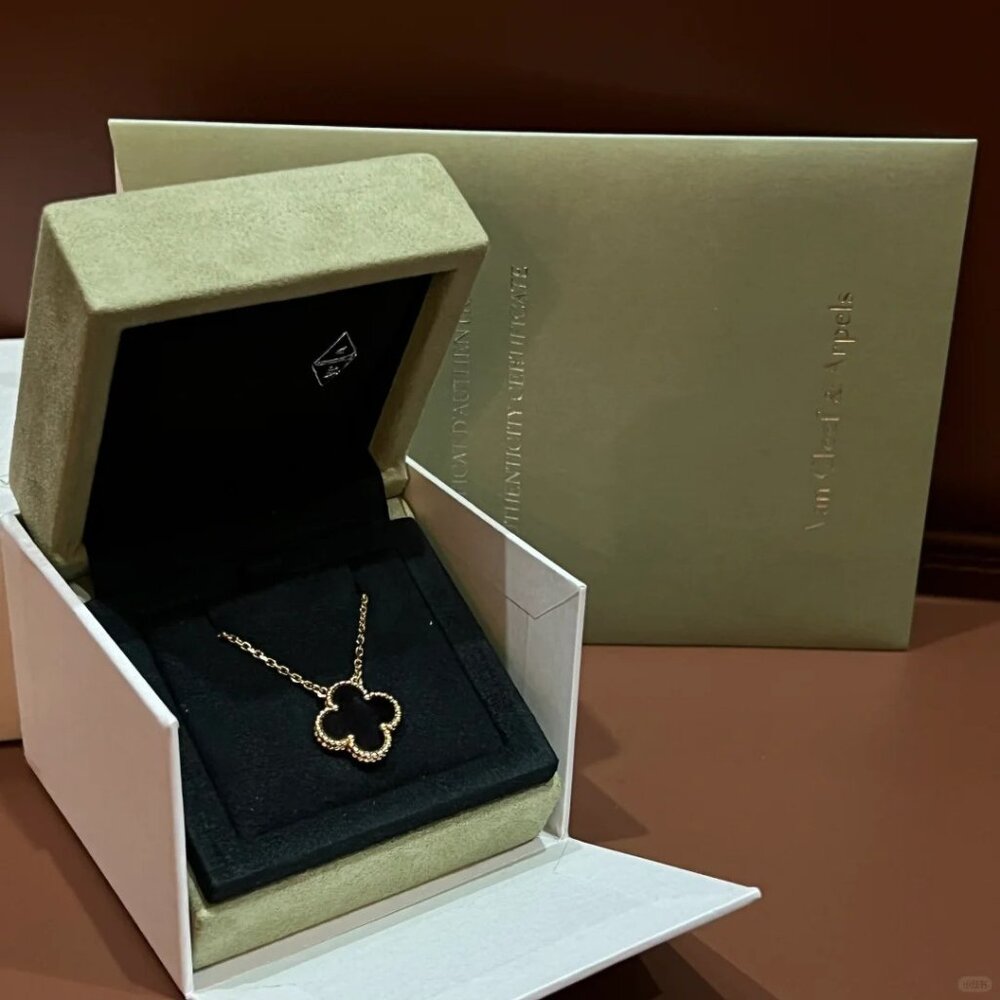 Van Cleef & Arpels Black Onyx Necklace - Picture 6 of 6